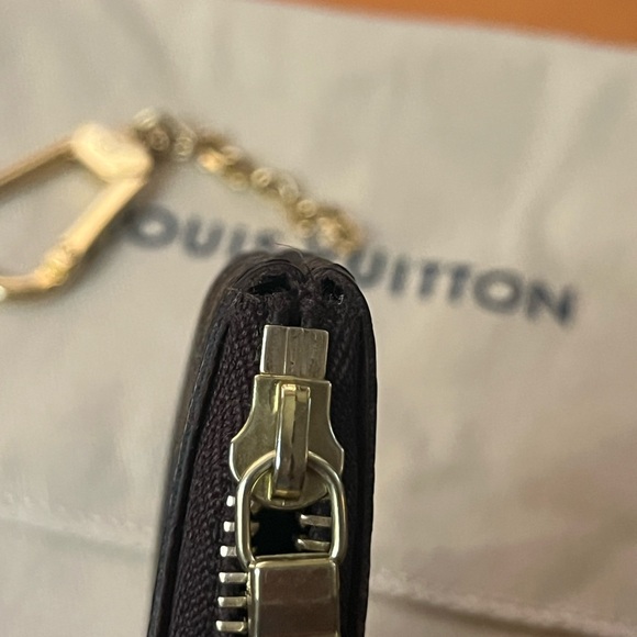 Louis Vuitton key pouch - Picture 12 of 13